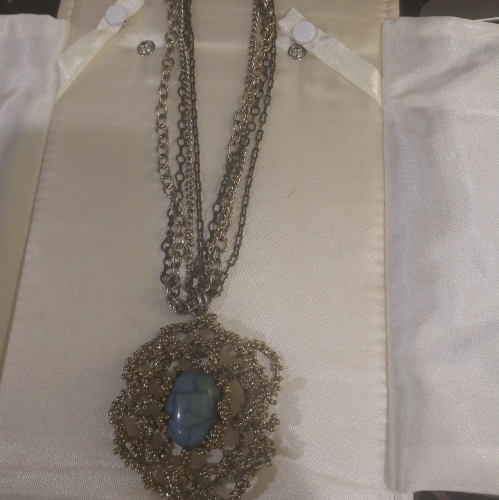 PENDANT NECKLACE